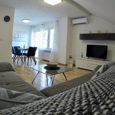 Holiday Apartment Lavanda Sumpetar Jesenice  Bagian luar foto