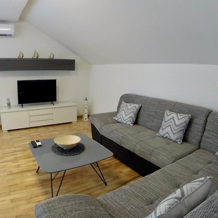 Holiday Apartment Lavanda Sumpetar Jesenice  Bagian luar foto