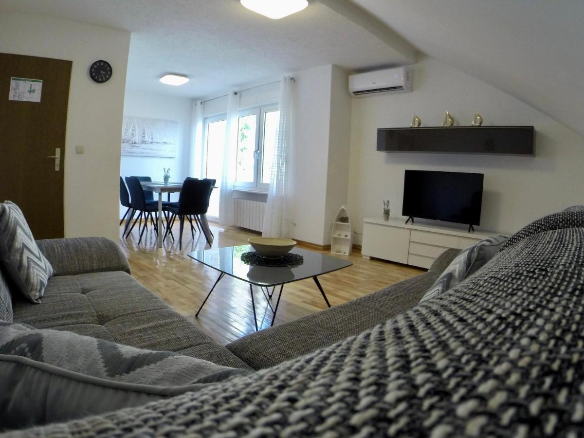 Holiday Apartment Lavanda Sumpetar Jesenice  Bagian luar foto
