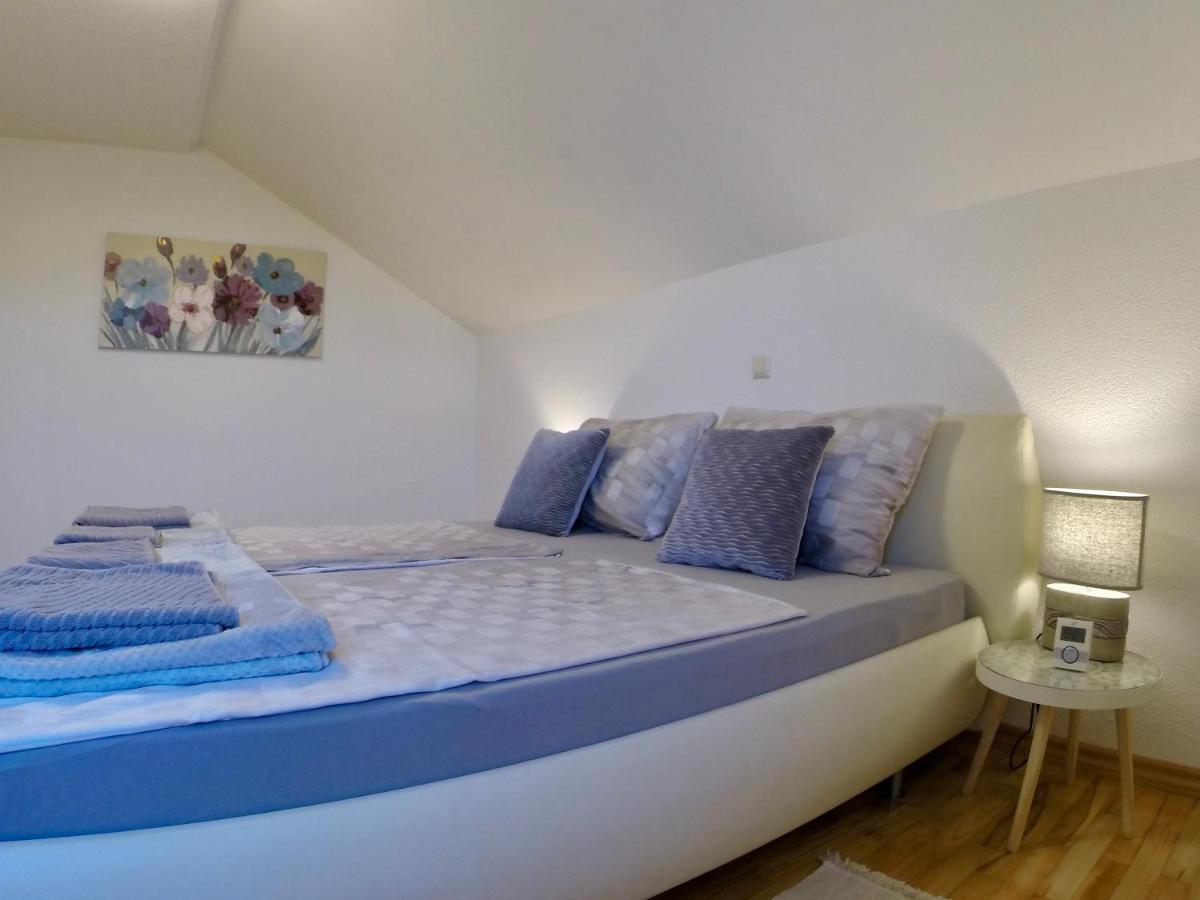 Holiday Apartment Lavanda Sumpetar Jesenice  Bagian luar foto