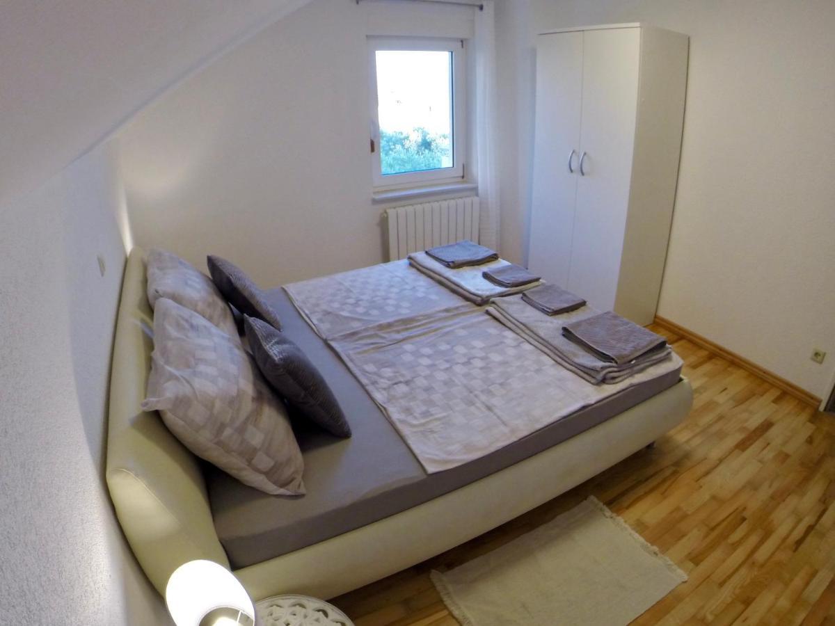Holiday Apartment Lavanda Sumpetar Jesenice  Bagian luar foto