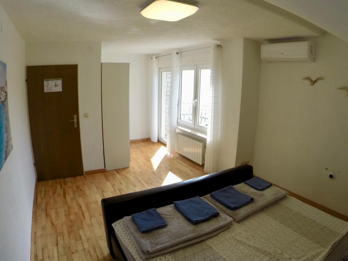 Holiday Apartment Lavanda Sumpetar Jesenice  Bagian luar foto