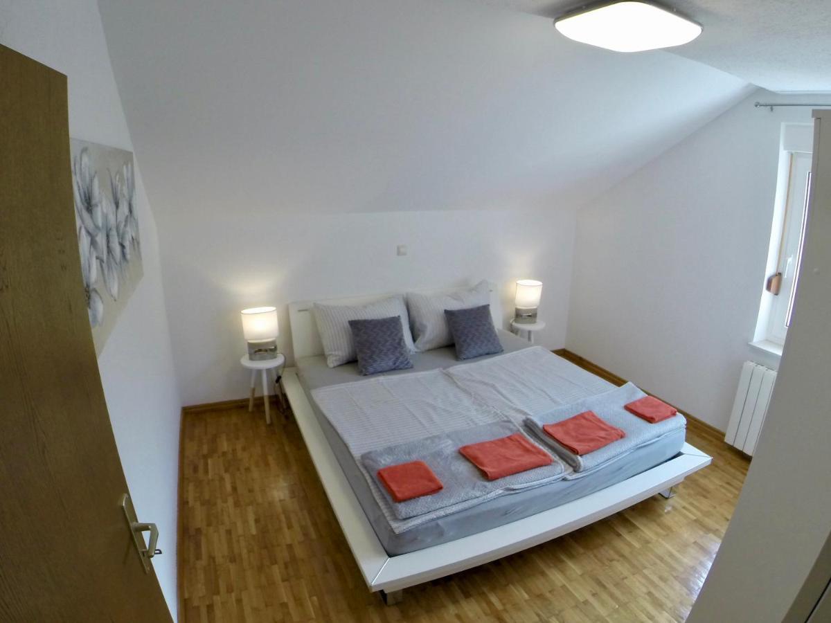 Holiday Apartment Lavanda Sumpetar Jesenice  Bagian luar foto