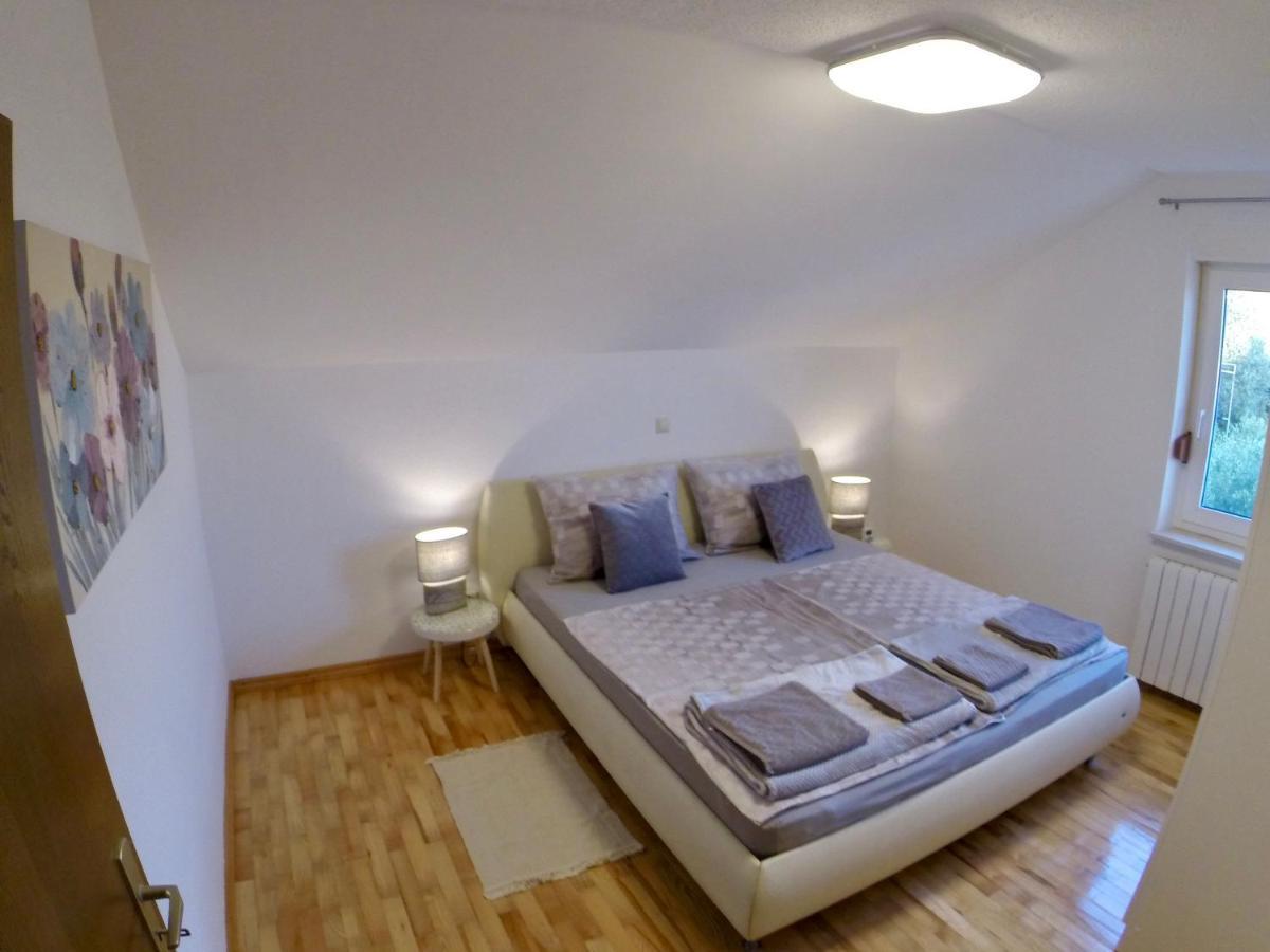 Holiday Apartment Lavanda Sumpetar Jesenice  Bagian luar foto