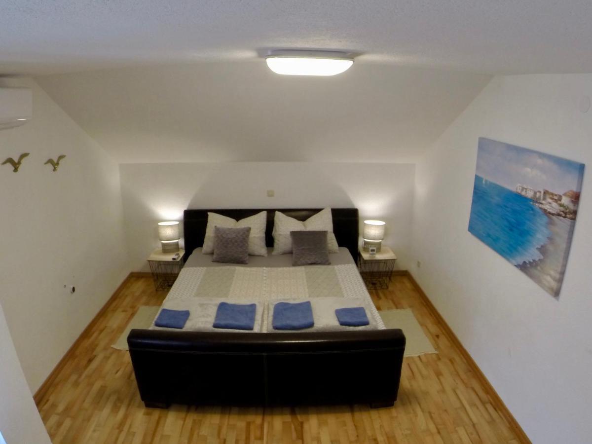 Holiday Apartment Lavanda Sumpetar Jesenice  Bagian luar foto